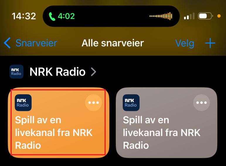 Skjermbildet viser to bokser. Begge boksene inneholder teksten "spill av en livekanal fra NRK Radio". Boksene har ulik bakgrunnsfarge.